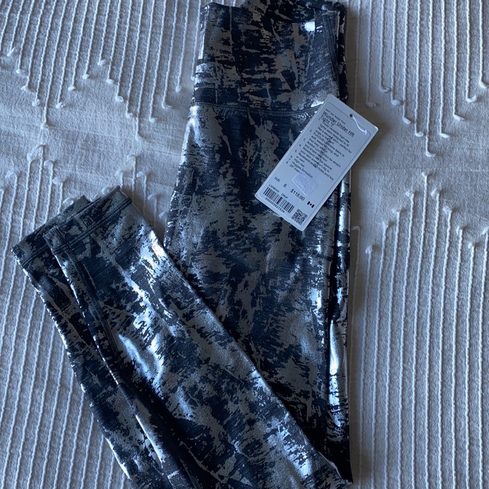NWT lulu HR wunder under tights